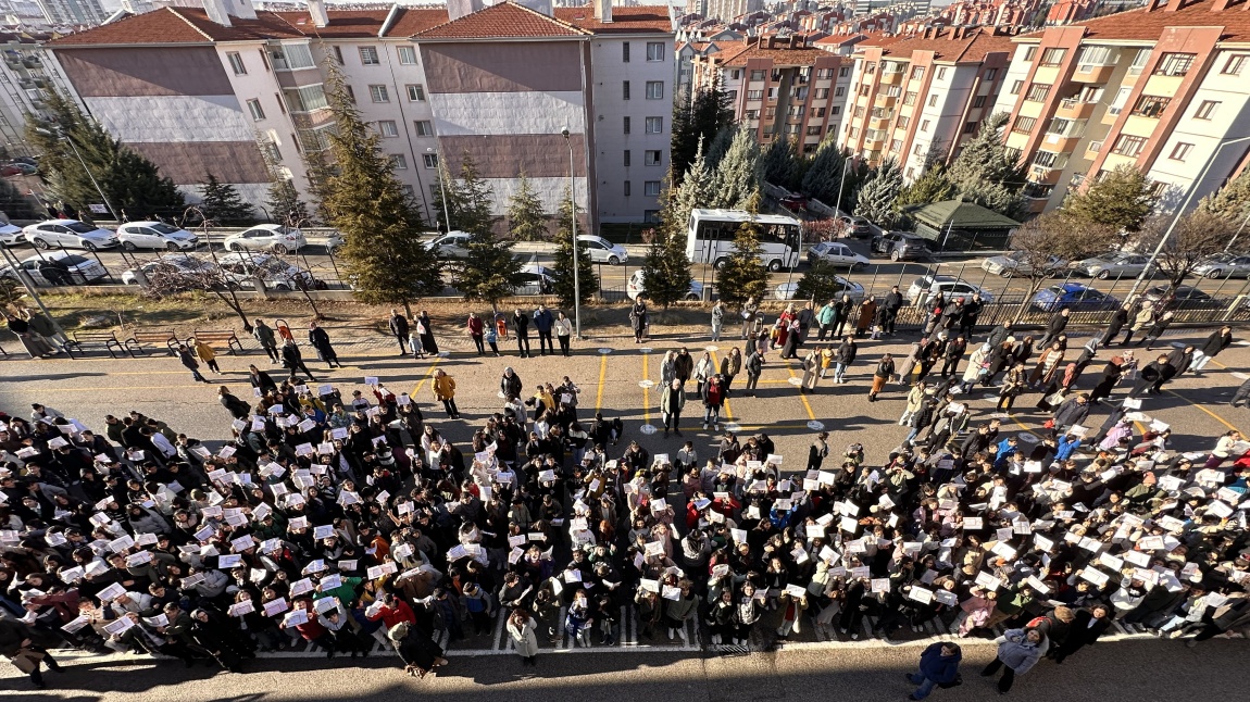 Öğrencilerimiz 1. Dönem Karnelerini Aldı. İyi Tatiller Dileriz.